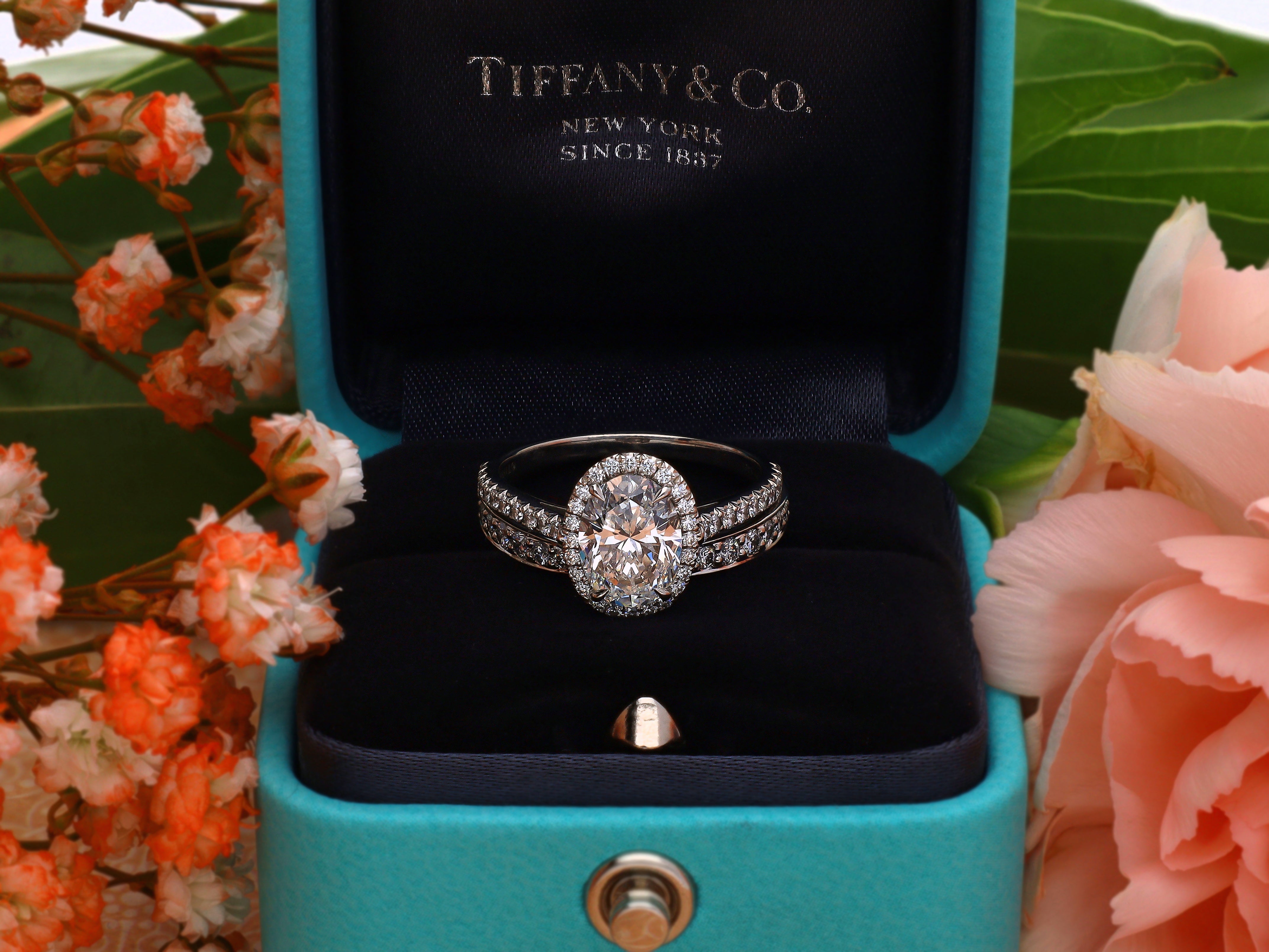 Tiffany & Co. Platinum 1.54ct Oval Diamond Engagement and Wedding Ring Set